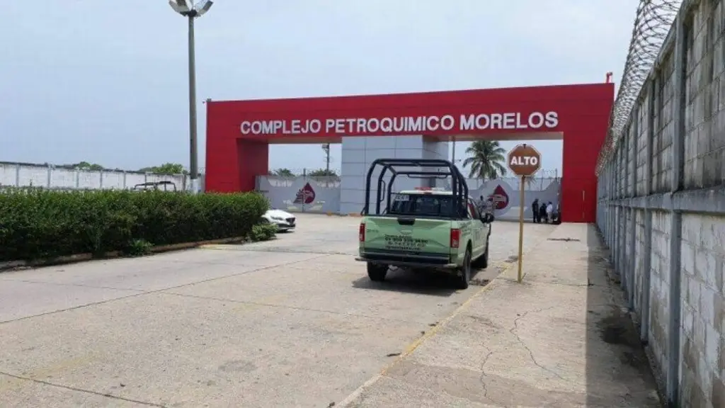 Desalojan a trabajadores de Complejo Petroquímico por amenaza de bomba en Coatzacoalcos