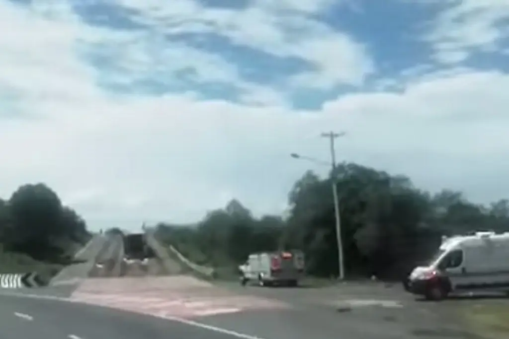 Rapiña en tráiler que se quedó sin frenos en autopista de Veracruz