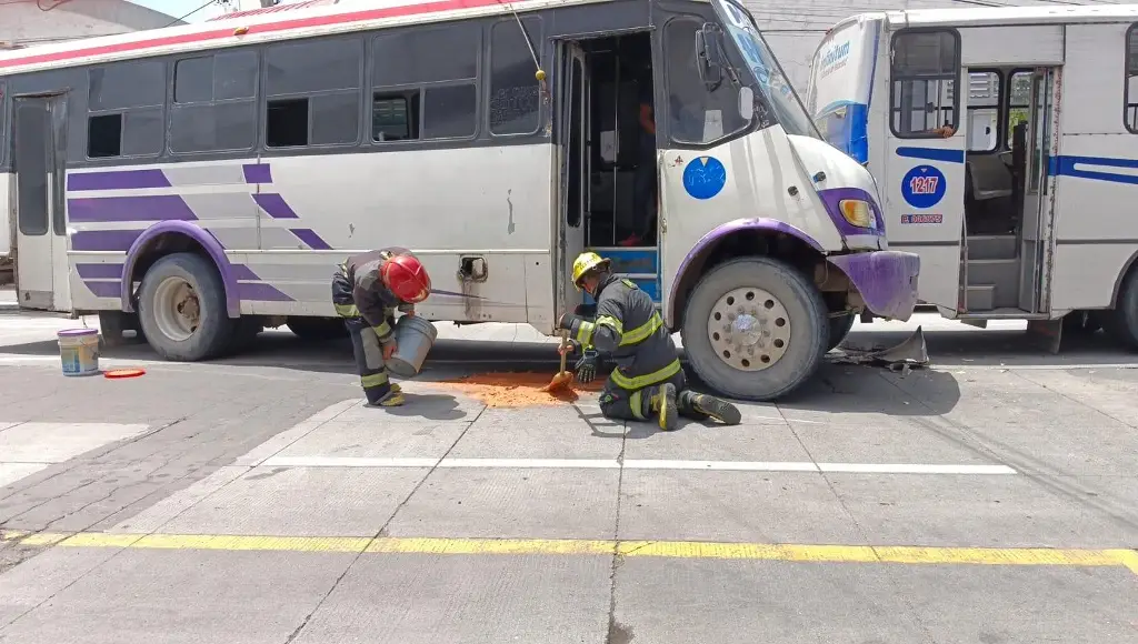 Chocan tres camiones en el centro de Veracruz; hubo 6 lesionados