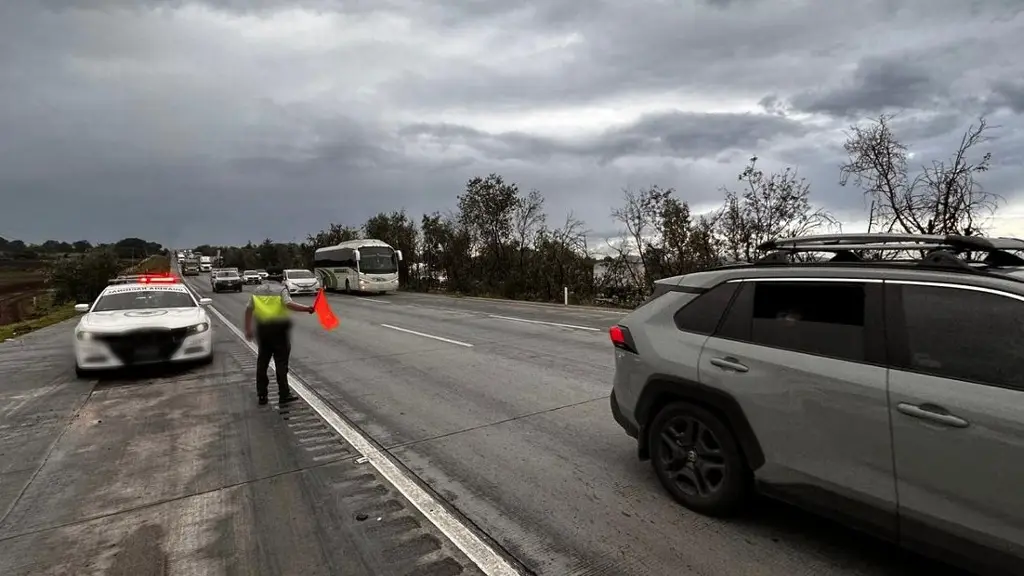 Localizan varias bolsas con restos humanos en carretera federal