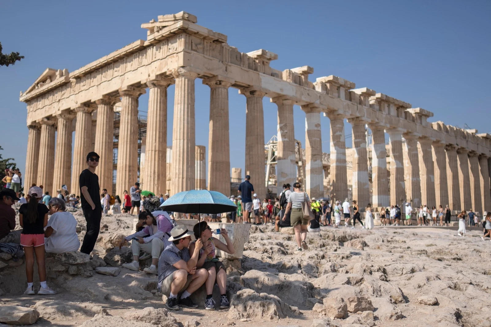 Cierran la Acrópolis de Atenas por ola de calor que azota Europa