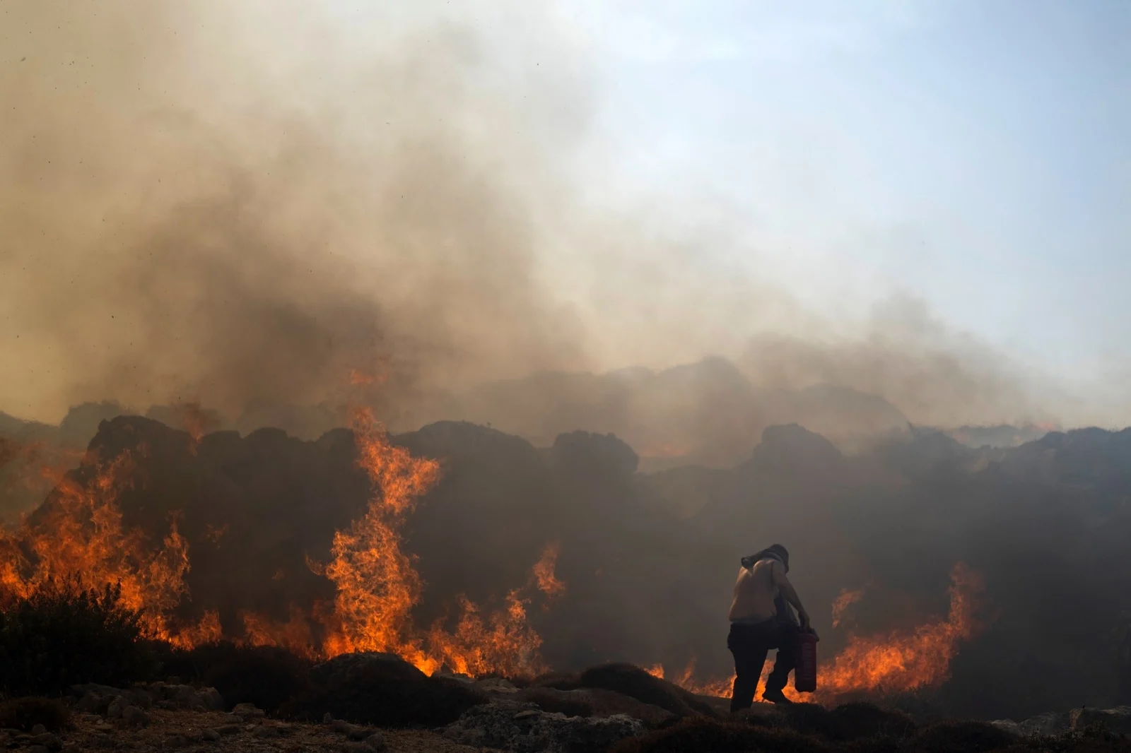 Grecia ordena nuevas evacuaciones por incendios