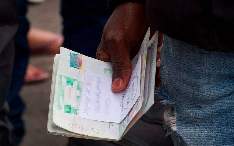 Localizan a 148 migrantes en caja de tráiler sobre la carretera Minatitlán-Córdoba