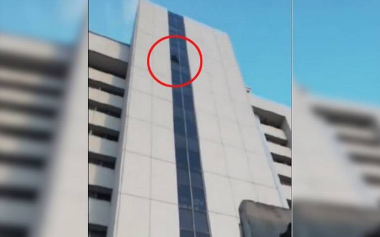Paciente se lanza del piso 10 de clínica de IMSS en Monterrey