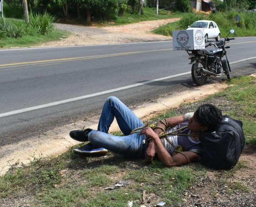 Ladrón primerizo; detienen a masculino que pretendía robar una motocicleta en colonia de Acayucan.