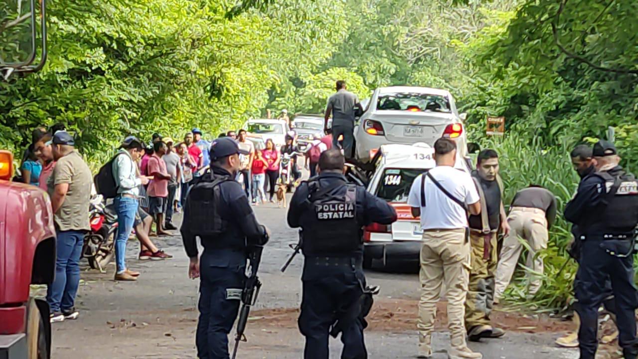 Accidente en la carretera estatal Acayucan – Soteapan deja cómo saldo 3 personas lesionadas y cuantiosos daños materiales.