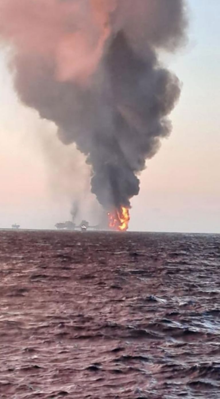 Reportan la explosión de una plataforma de Pemex en Campeche