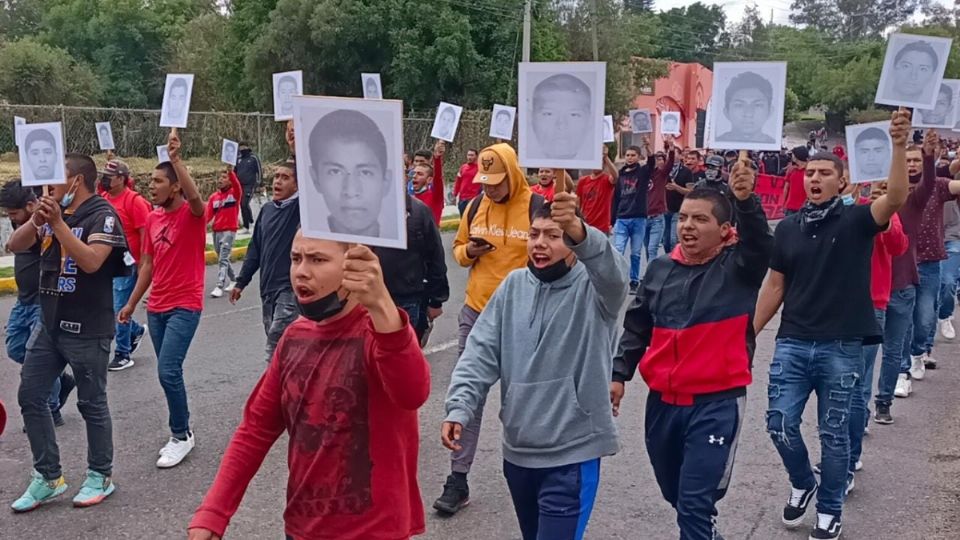 Caso Ayotzinapa: AMLO respalda a la Semar y la Sedena ante quejas del GIEI