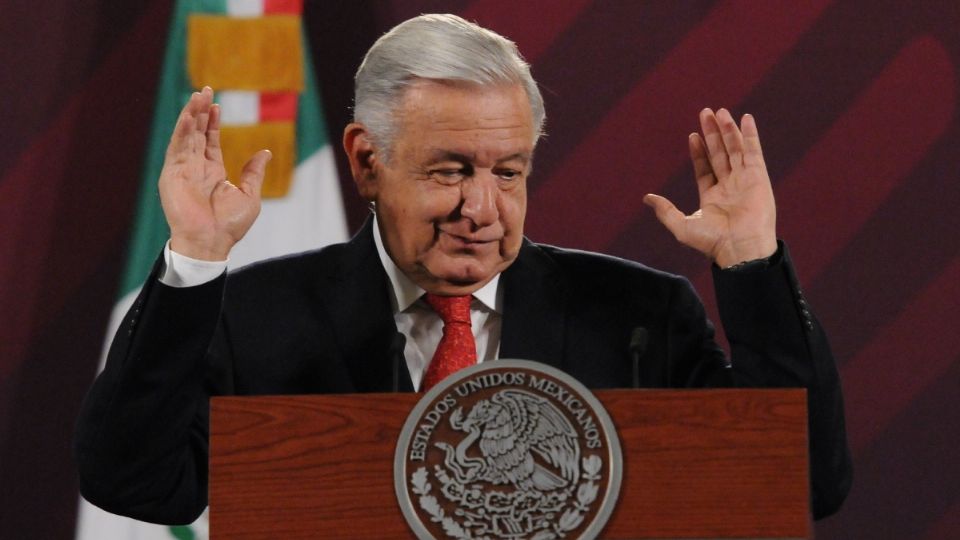 Concesiones de radio y televisión no se tocarán aunque se excedan en la crítica, asegura AMLO