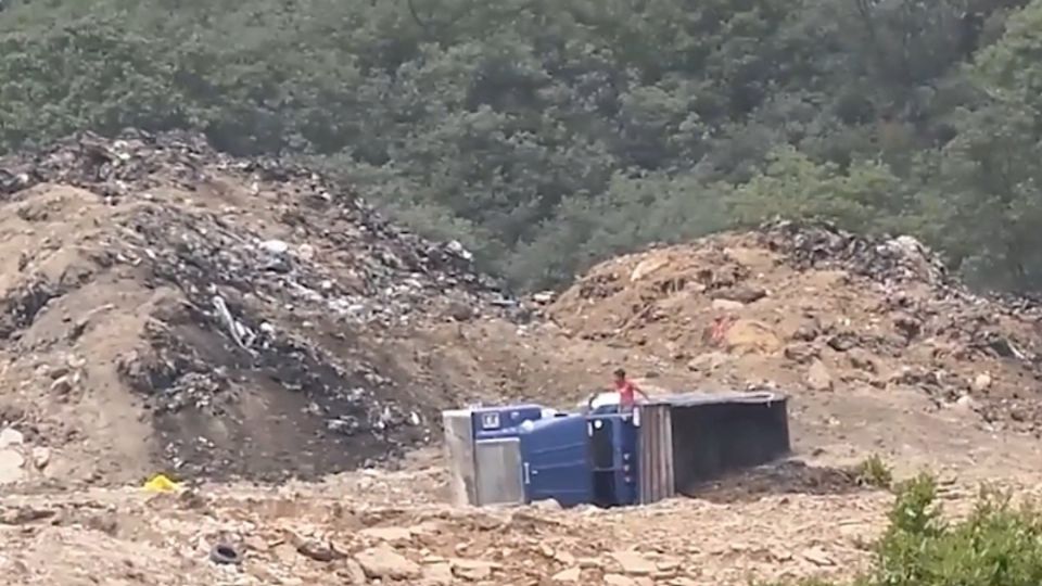 Hallan el cadáver de un trabajador tras derrumbe en tiradero de basura en Naucalpan