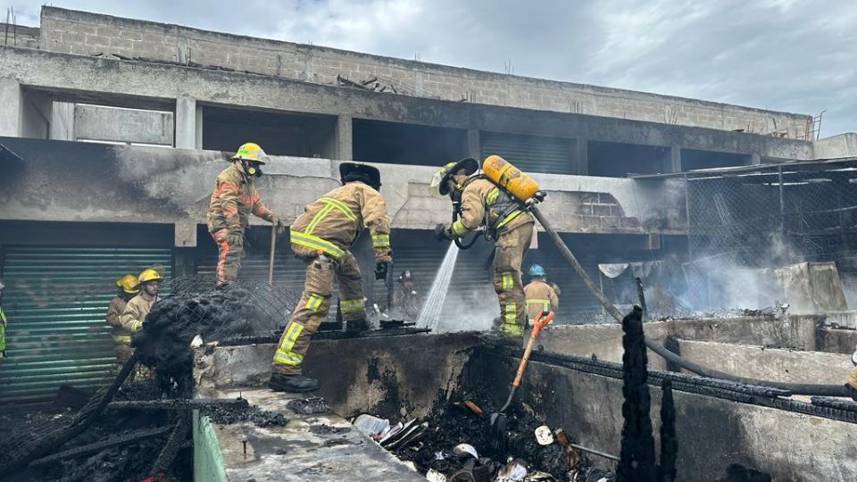 Incendio arrasa con 40 locales del mercado José Castillo Tielemans de San Cristóbal de Las Casas