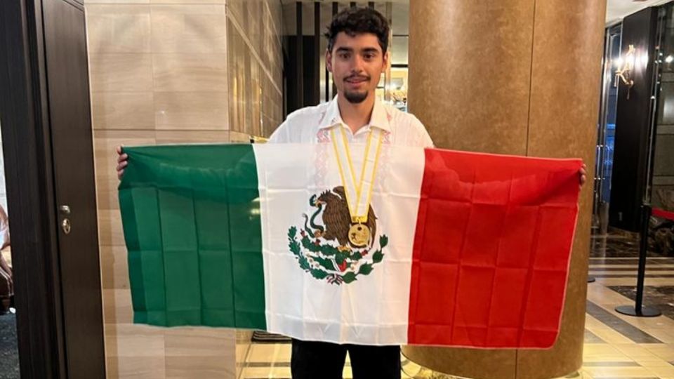 Joven de Aguascalientes hace historia, gana medalla de oro en la Olimpiada Internacional de Matemáticas