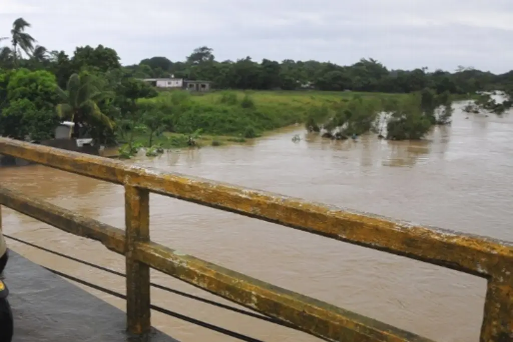 Piden extremar precauciones por incremento en nivel de estos ríos de Veracruz