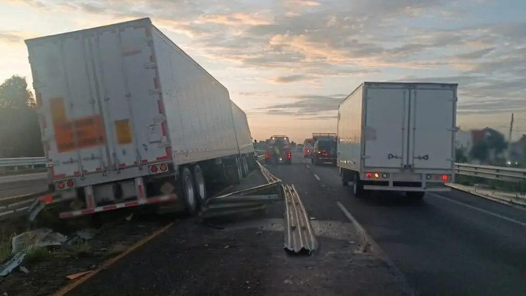 Reportan cierres por dos choques en autopista Puebla-Córdoba