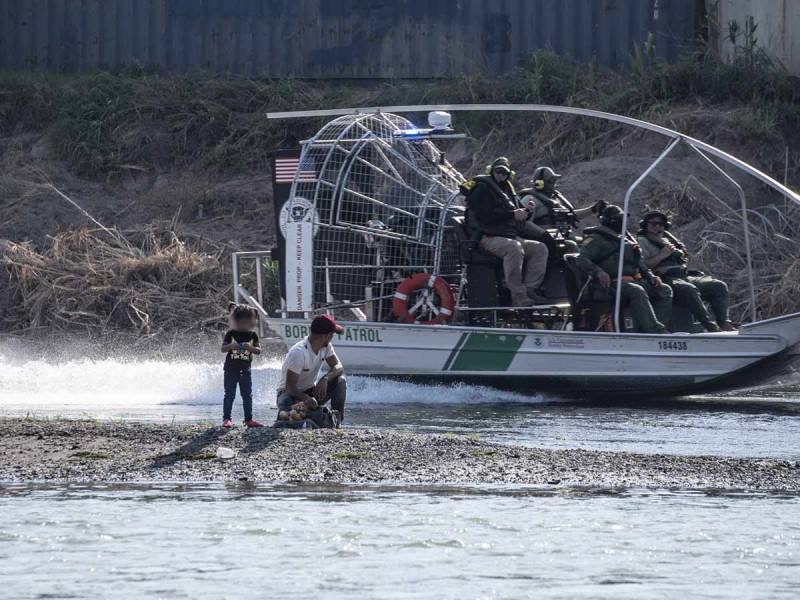 Migrantes son rescatados en Coahuila; se encontraban en un islote en el Río Bravo