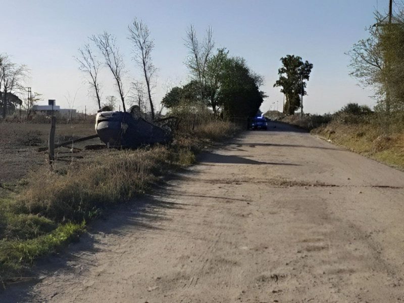 Niña de 12 años le ‘roba’ el auto a sus padres… y choca contra un poste