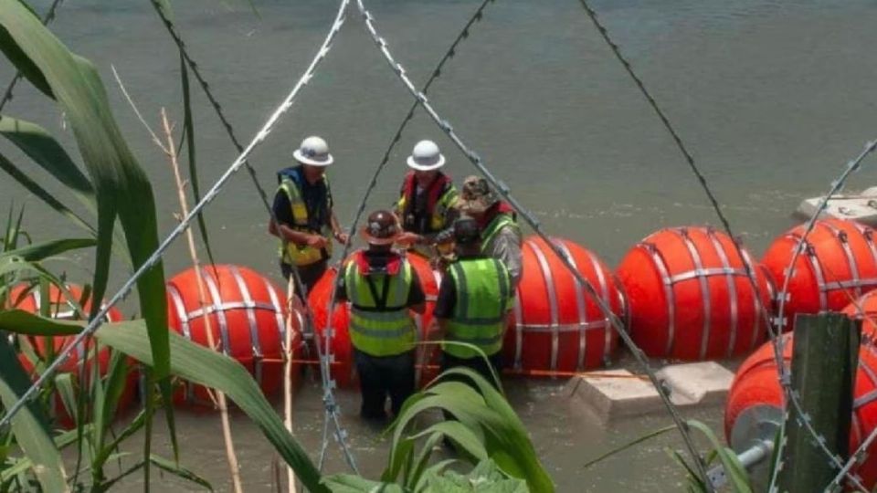 Crisis migratoria entre México y EU: Gregg Abbott, las boyas y la exigencia para quitarlas del Río Bravo