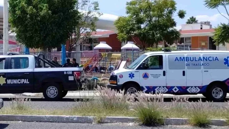 Niña de 5 Años Muer3 al Caer de Resbaladilla en Escuela de Querétaro