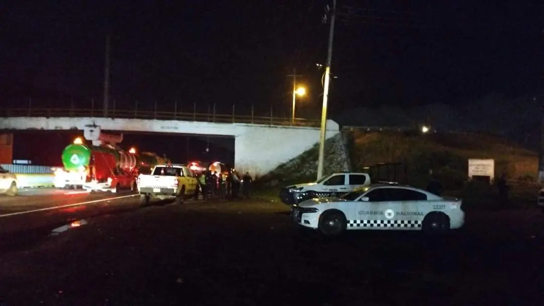 Cuelgan cab3za humana en el puente de Las Sillas, en Nogales