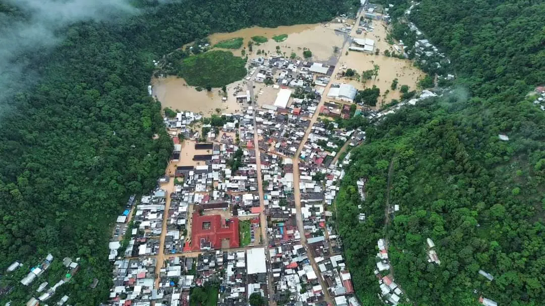 Inundaciones, deslaves y localidades incomunicadas por lluvias en Zongolica