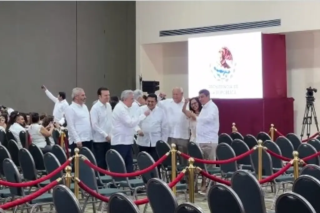 Ellos fueron los primeros en llegar al Quinto Informe de Gobierno de AMLO