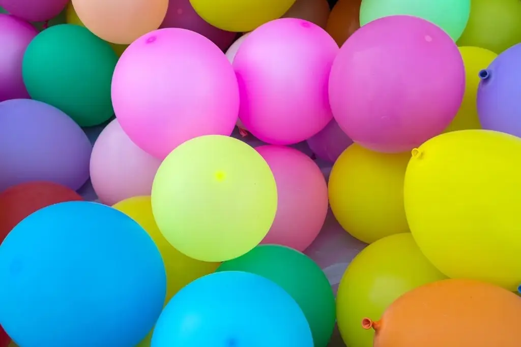 En Veracruz están recolectando globos para convertirlos en chanclas