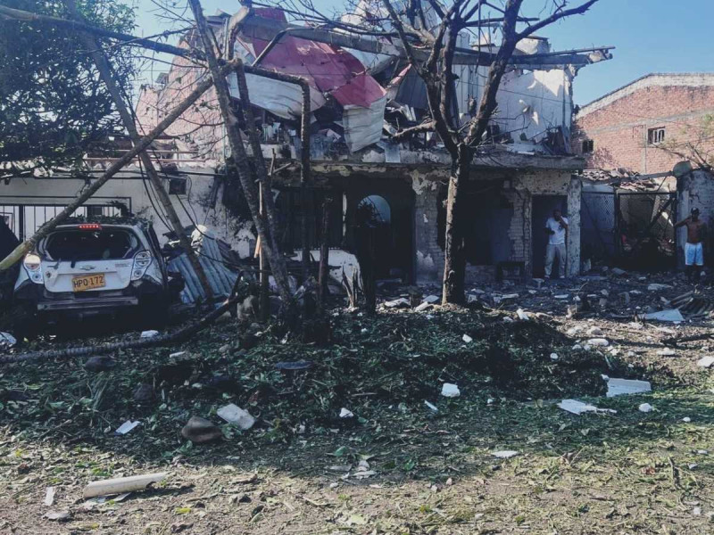 Estalla otro coche bomba frente a una estación de policía en Colombia