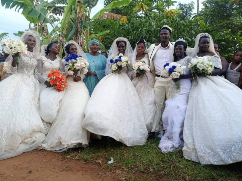 Curandero se casa ¡con siete esposas a la vez!; boda genera polémica