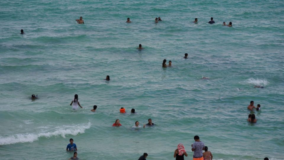 Familia muer3 ahogada en playa de Tamaulipas, no había rescatistas en la zona