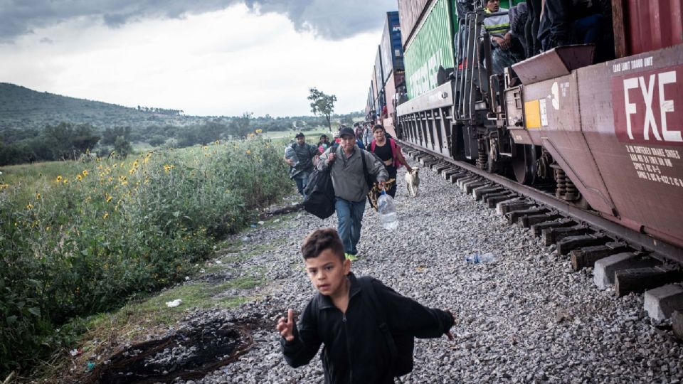 Muer3n dos migrantes al intentar abordar un tren que los llevaría a la frontera con Estados Unidos