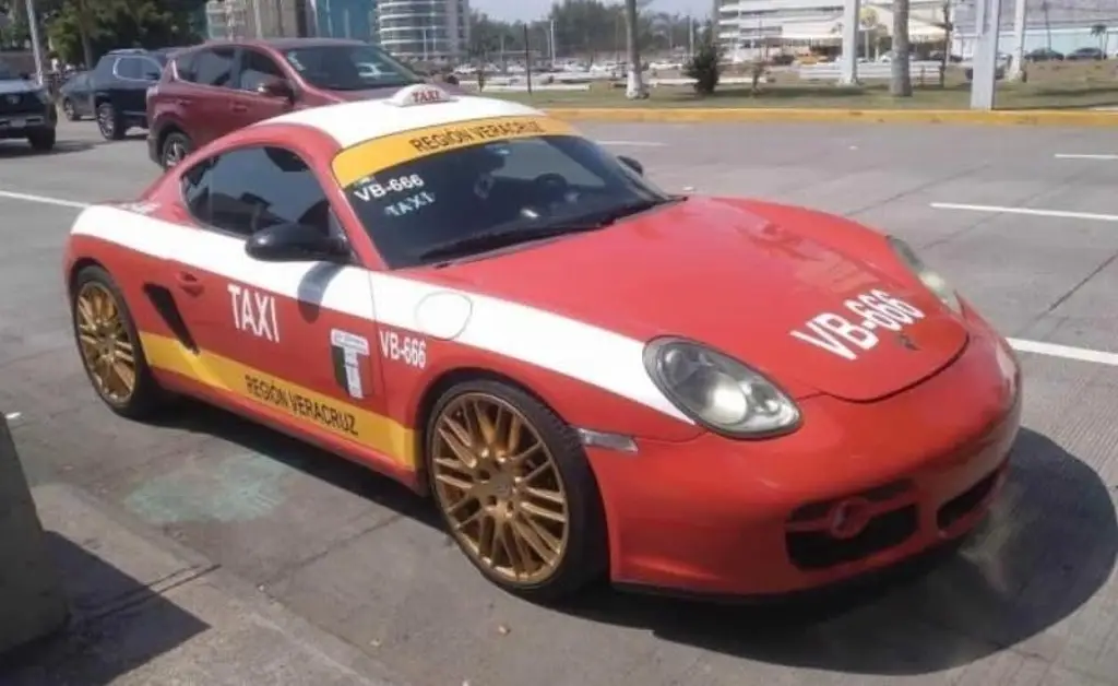 Causa revuelo Porsche taxi en calles del puerto de Veracruz