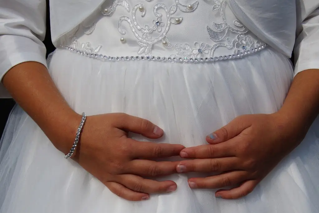 ¡No más menores vendidas o entregadas! Senado prohíbe el «matrimonio» infantil