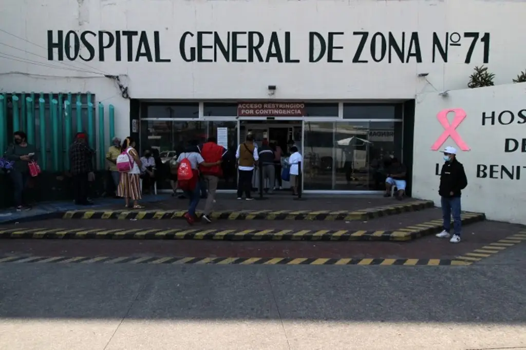 Cinco personas atrapadas en elevador del IMSS de Díaz Mirón