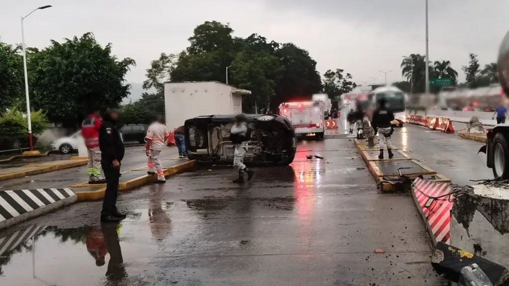 Cierre por accidente en caseta de autopista Puebla-Córdoba, hacia Veracruz