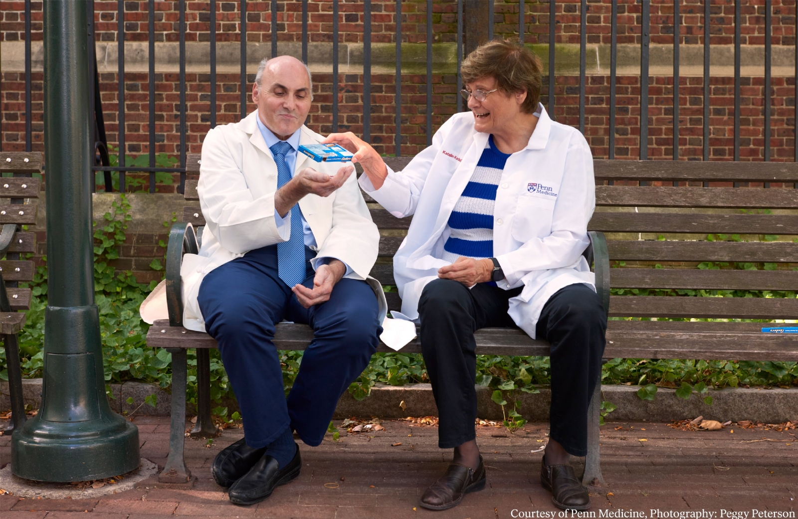 Nobel de Medicina reconoce a investigadores que abrieron camino a las vacunas ARNm para Covid-19