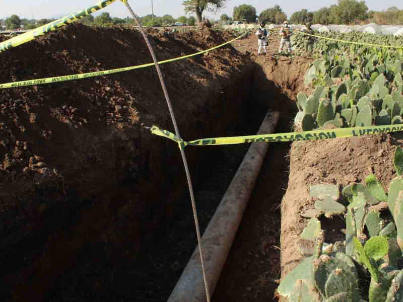 Huachicoleros provocan fuga de hidrocarburo por toma clandestina en Hidalgo