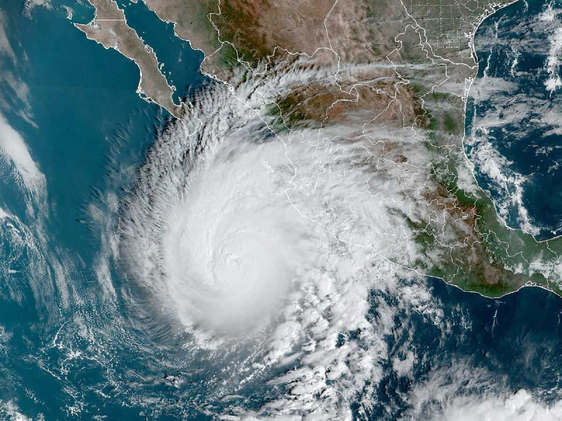 ‘Norma’ se degrada a huracán categoría 3, sus lluvias afectan cinco estados