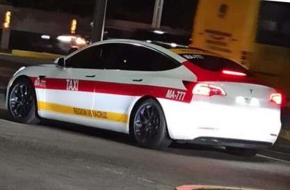 Primero el Porsche de taxi y ahora ¡Un Tesla!