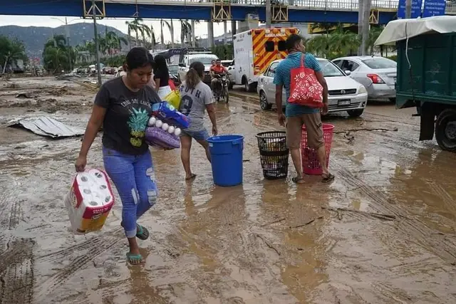 Segob localiza a mil 600 veracruzanos en Guerrero tras paso de Otis