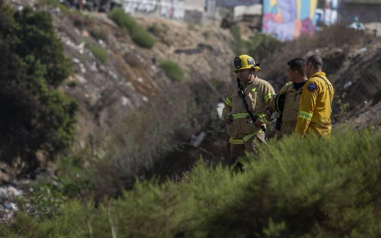 Hombre cae a barranco con su vehículo, en Papantla