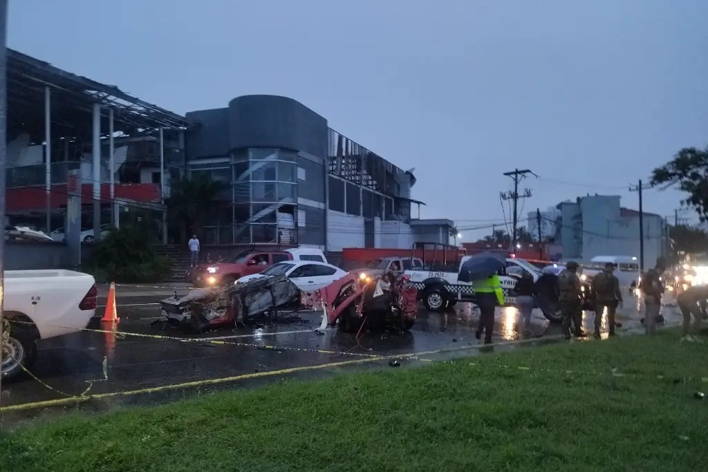 Un aparatoso accidente se registró la mañana de este lunes, sobre el Bv. Adolfo Ruíz Cortines, justo frente al hotel Mocambo, en el municipio de Boca del Río.