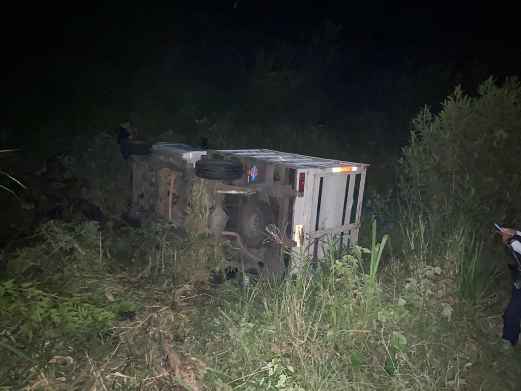 🚨 Camioneta sufre salida en la 180.