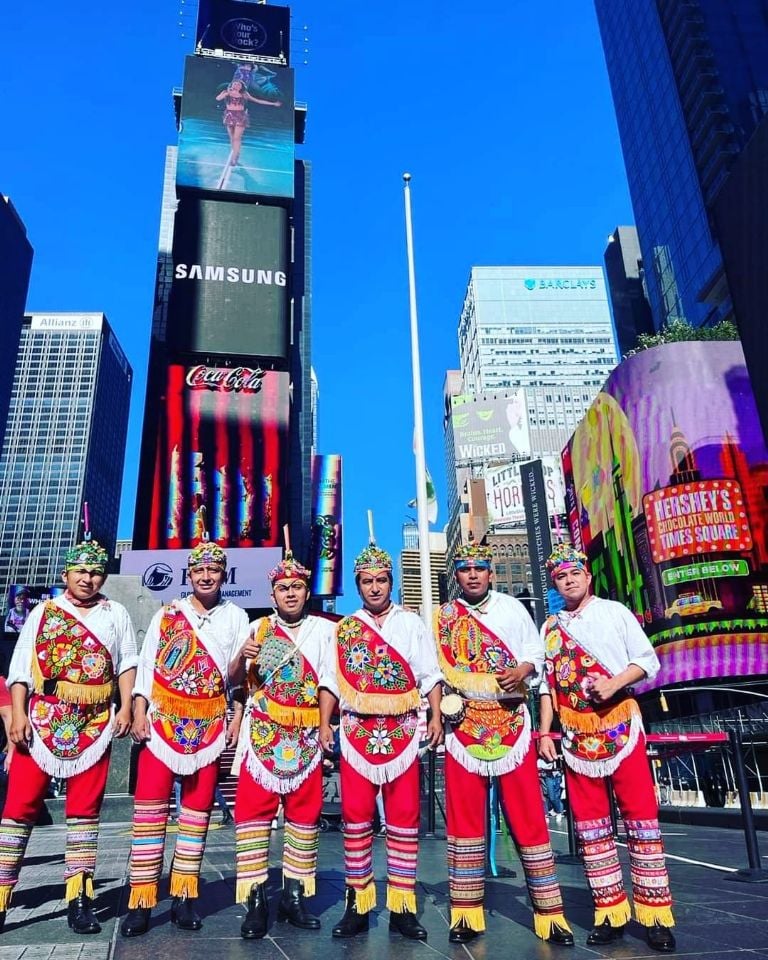 Voladores de Papantla llegan al Times Square en Nueva York