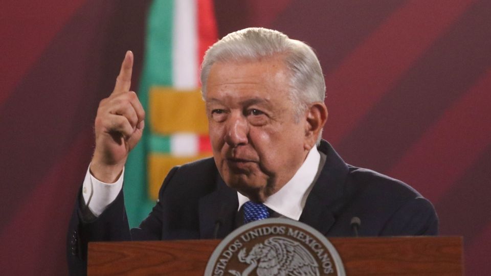 AMLO asegura que el único compromiso pendiente es el caso Ayotzinapa; el rezago no se puede resolver en 6 años