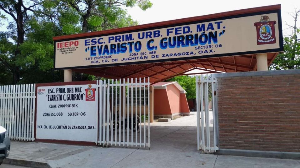 Oaxaca: fumigan una escuela primaria contra el dengue, pero enferman a varios niños