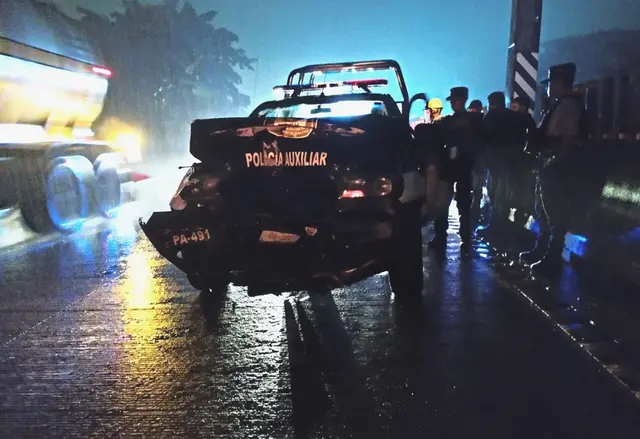 Se lesionan 5 policías de IPAX tras chocar en la Córdoba-Orizaba