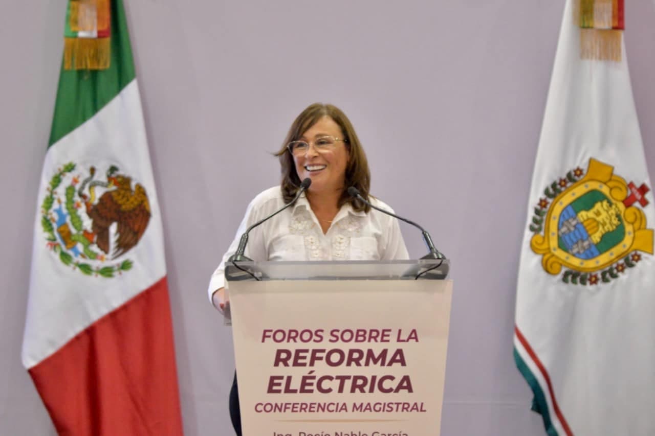 AMLO APAPACHA A ROCÍO NAHLE, LA PERSONA MÁS VOTADA DE VERACRUZ