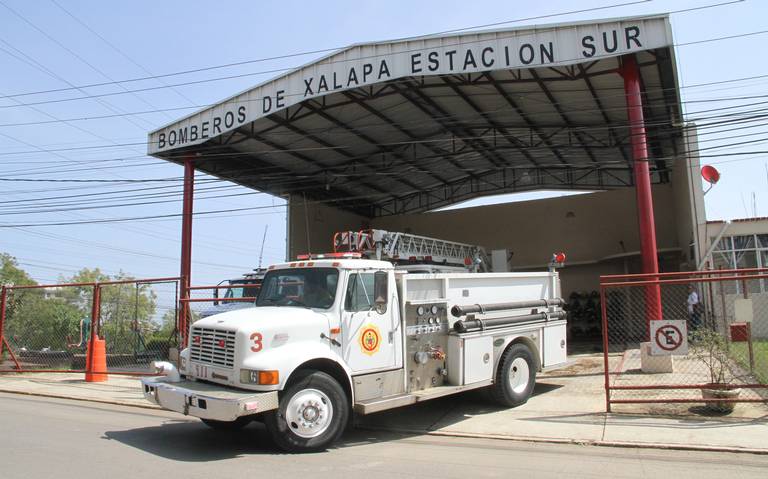 ¡Cuidado con tu altar! Bomberos advierten sobre incendios en temporada de Día de muertos