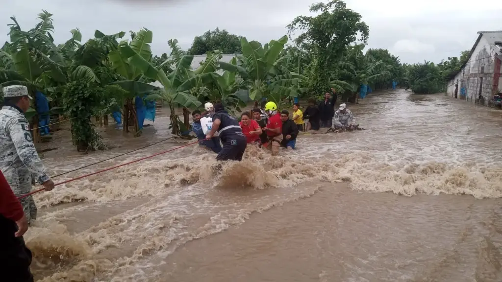 Suspenden clases en 3 municipios de Tabasco por inundaciones