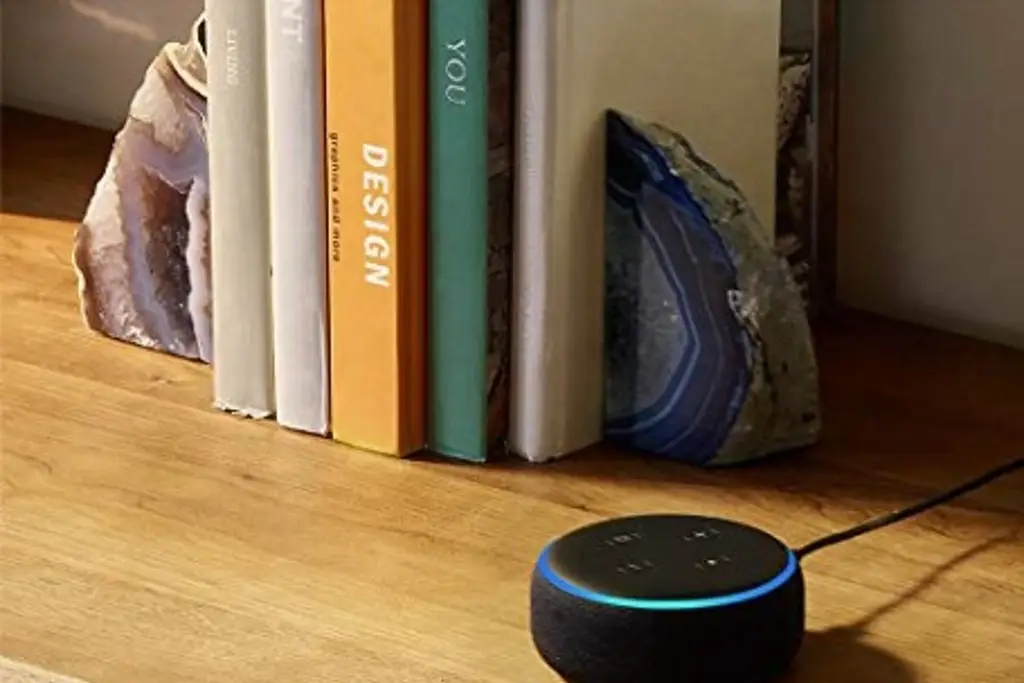 Menor pide ayuda a Alexa para hacer su tarea de matemáticas y se viraliza